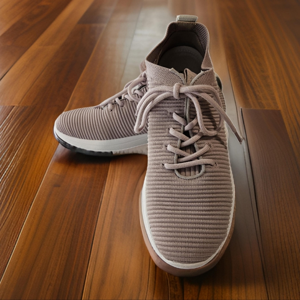 Antonio Melani Light Pink Blush Cloth Sneaker. Size 9.